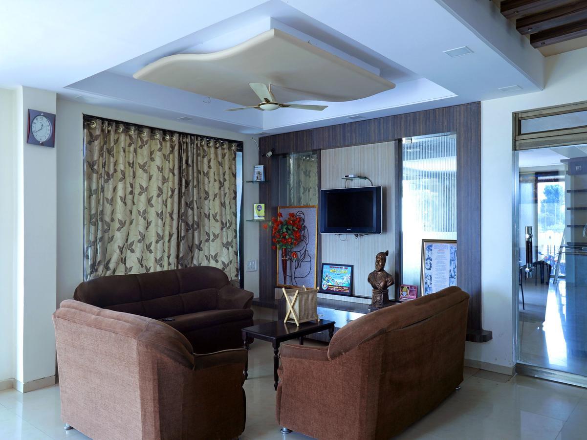 Oyo 4198 Hotel Shri Sai Murli Shirdi Luaran gambar